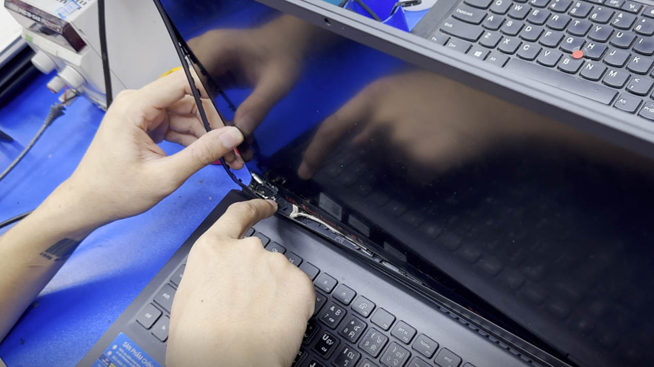 laptop gãy bản lề