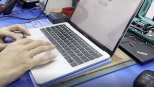 thay bàn phím macbook